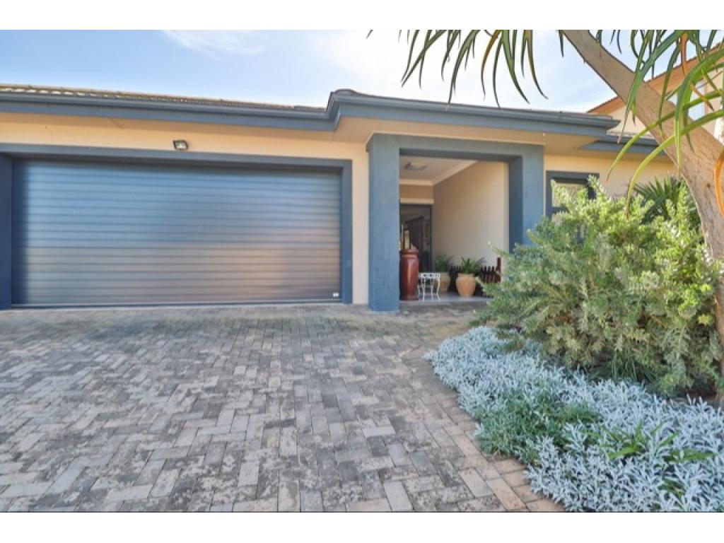 3 Bedroom House in Monte Christo, H... RL931572 Just Property